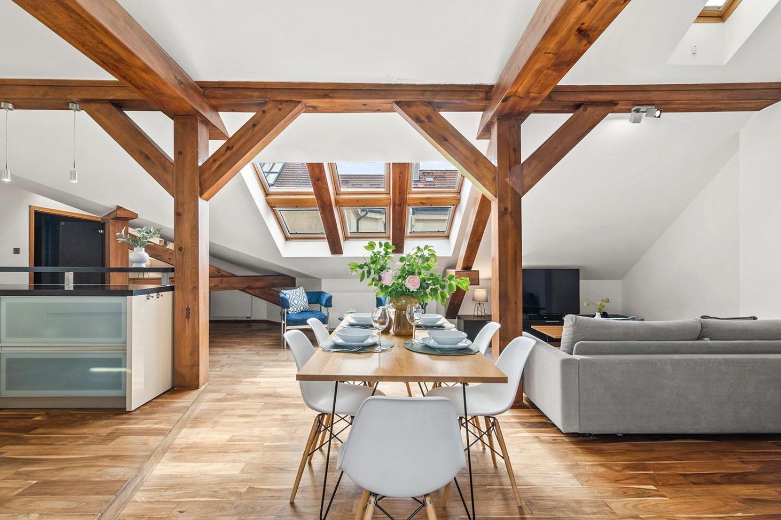 Days - Spacious 117m2 Attic Retreat W Ac - Near Old Town Sq Apartment