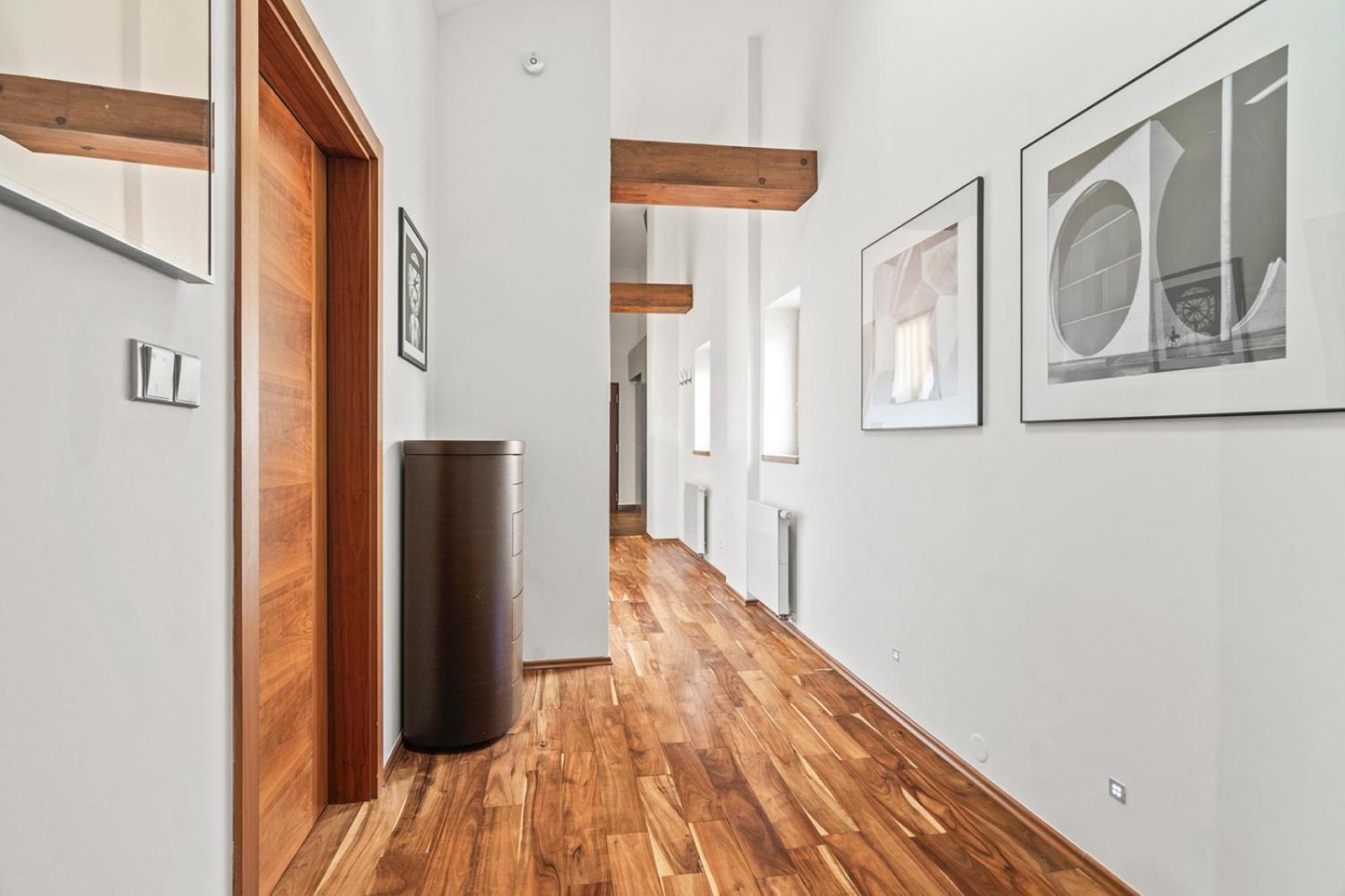 Apartment Days - Spacious 117m2 Attic Retreat W Ac - Near Old Town Sq Prag